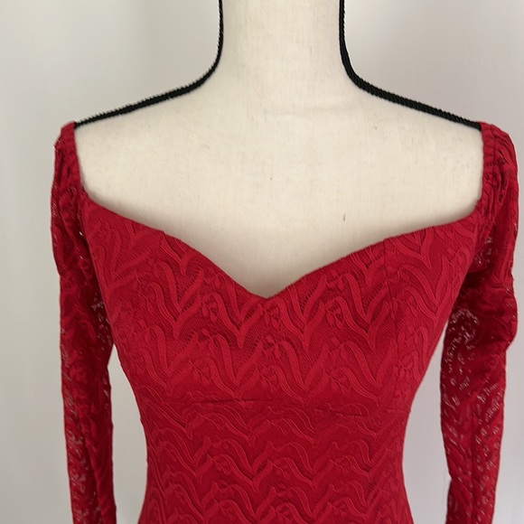 NWT Bebe off shoulder red lace dress, valentines. size M - Picture 5 of 8